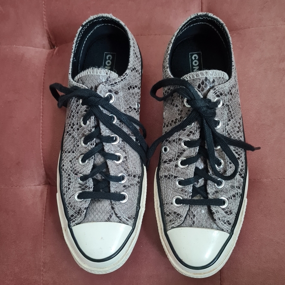 Converse 'reptile' suede low tops, size 8 - Picture 3 of 4